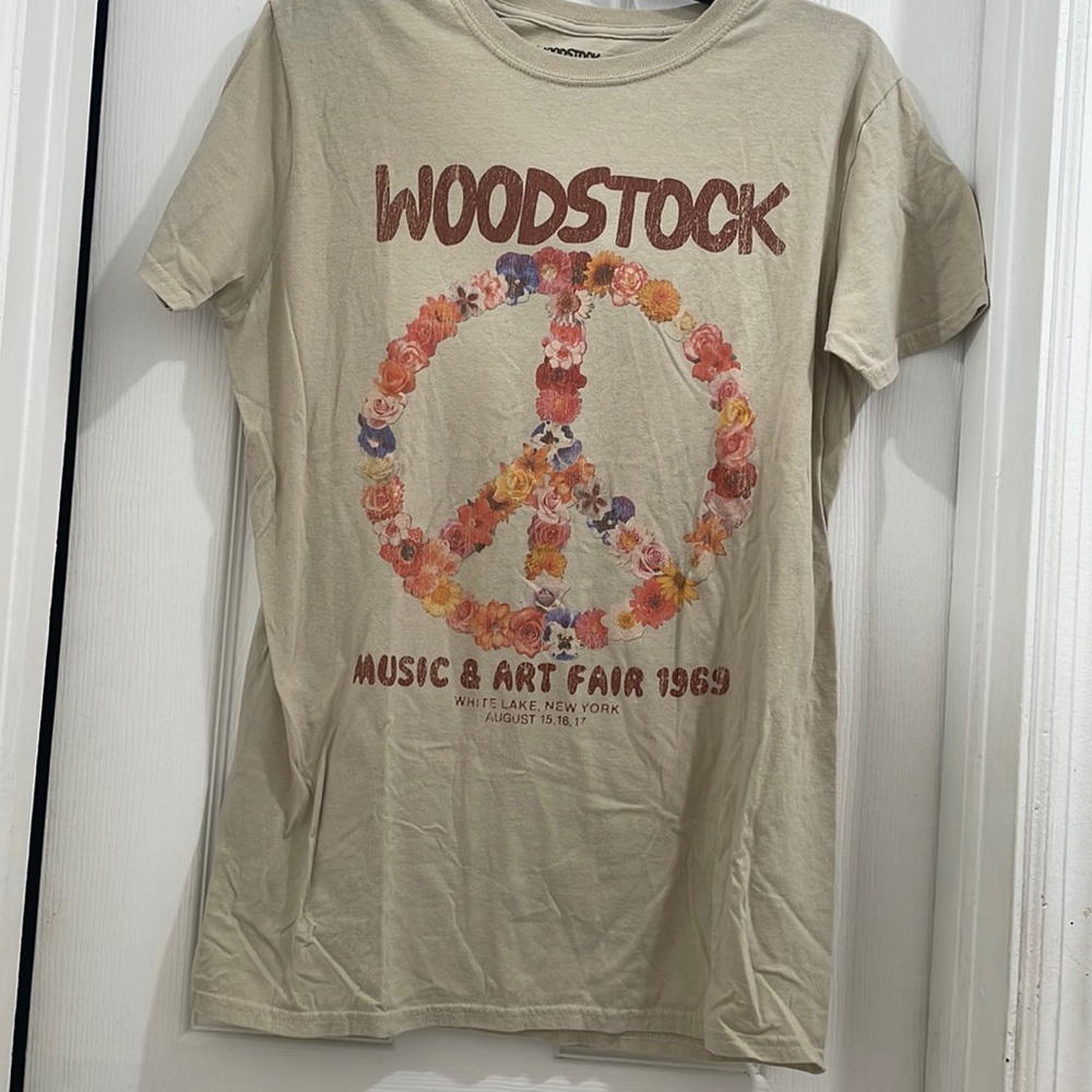 Woodstock tee shirt t-shirt with floral peace sign size medium